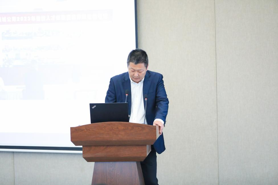 人本管理 人才是天——川威集團(tuán)召開“堅(jiān)持人本管理 踐行人才是天”人才建設(shè)工作會(huì)(圖6)