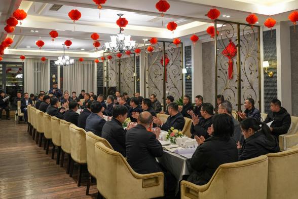 威遠(yuǎn)縣人民政府與川威集團(tuán)召開(kāi)政企聯(lián)席會(huì)(圖2)