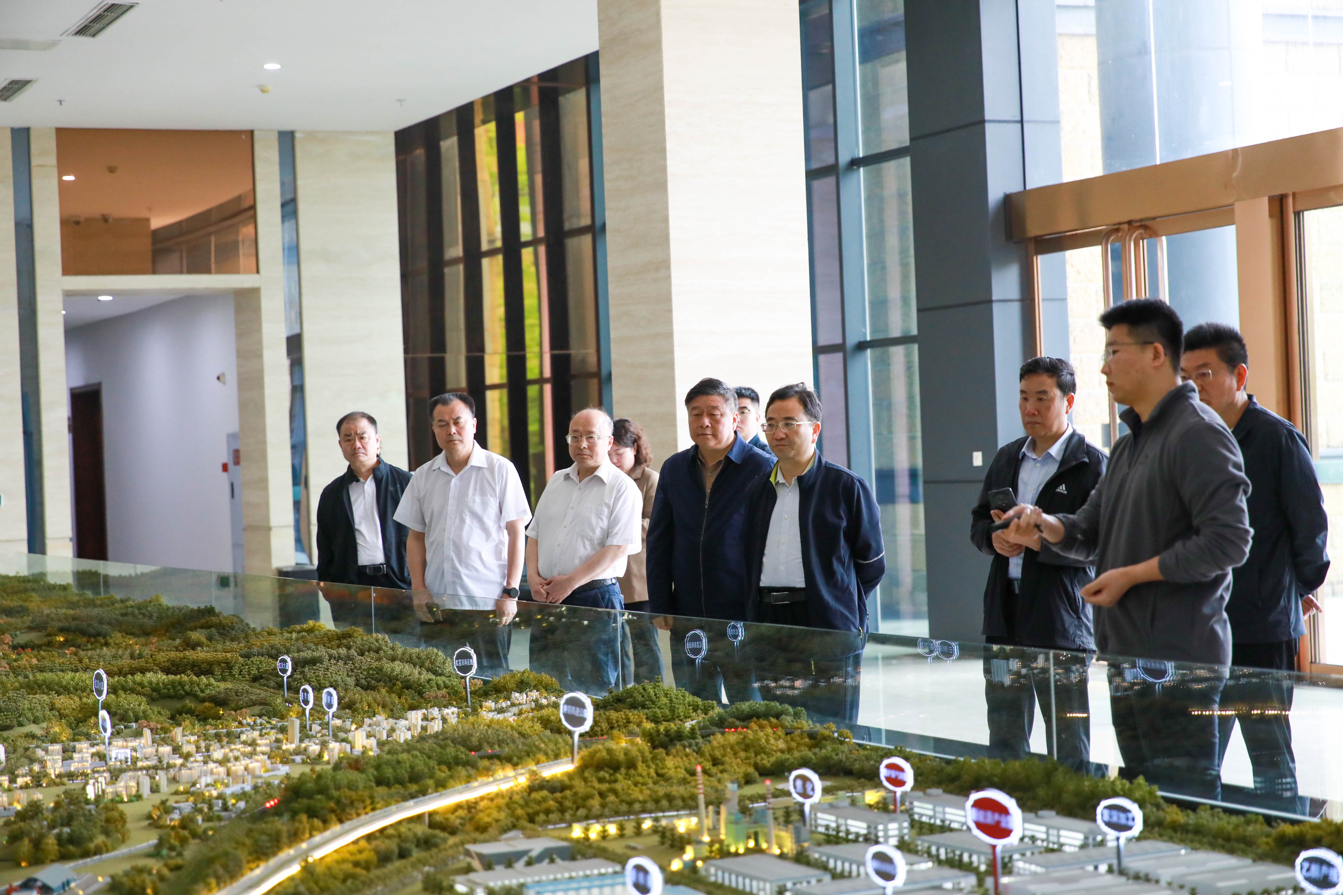 巴中市 內江市政協關心川威轉型發(fā)展