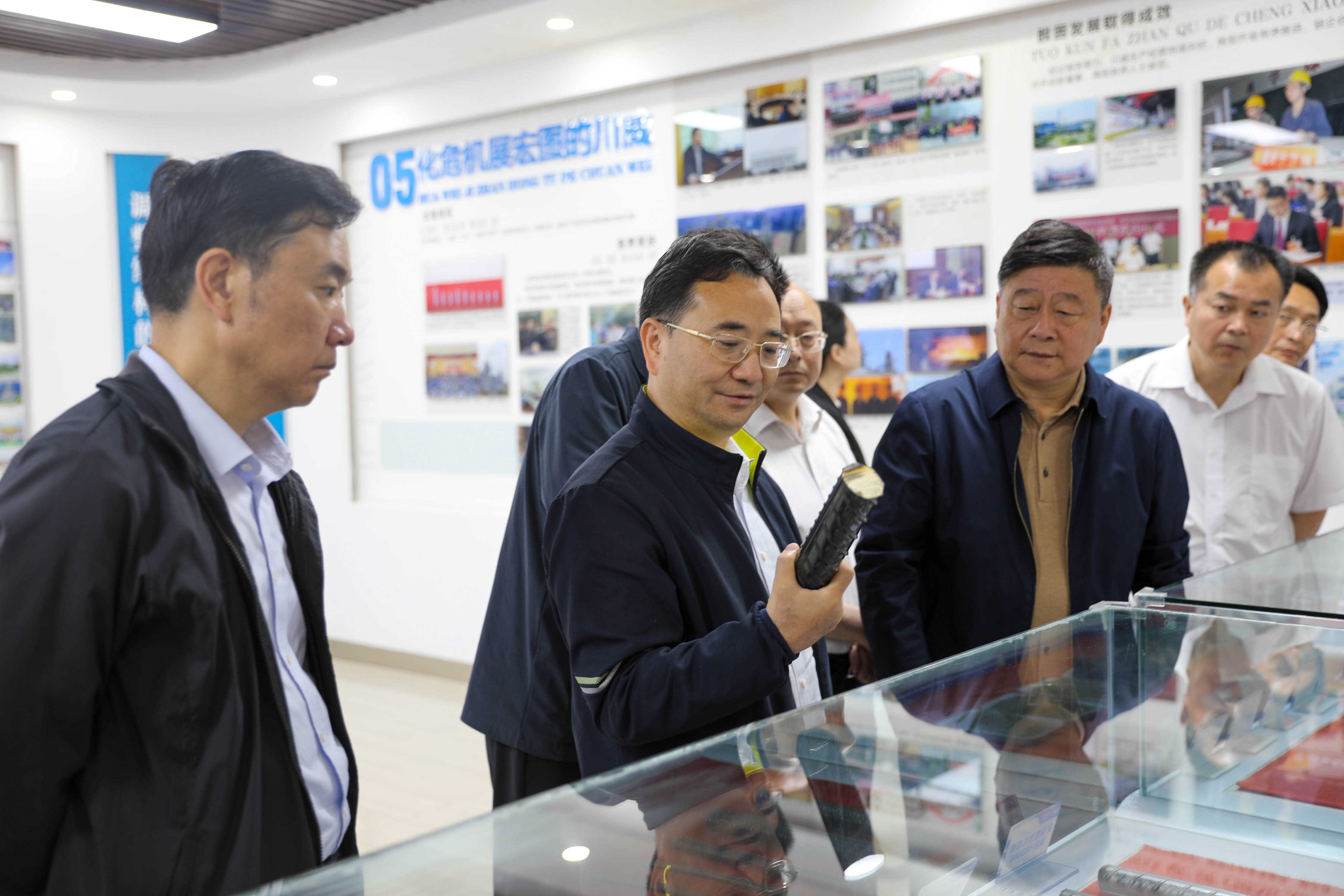 巴中市 內(nèi)江市政協(xié)關(guān)心川威轉(zhuǎn)型發(fā)展(圖2)