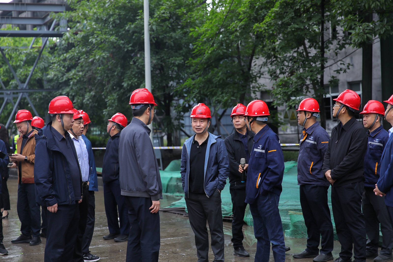 勞動(dòng)創(chuàng)造價(jià)值    奮斗譜寫未來——王勁董事長五一勞動(dòng)節(jié)到連界基地一線慰問并交流座談(圖3)