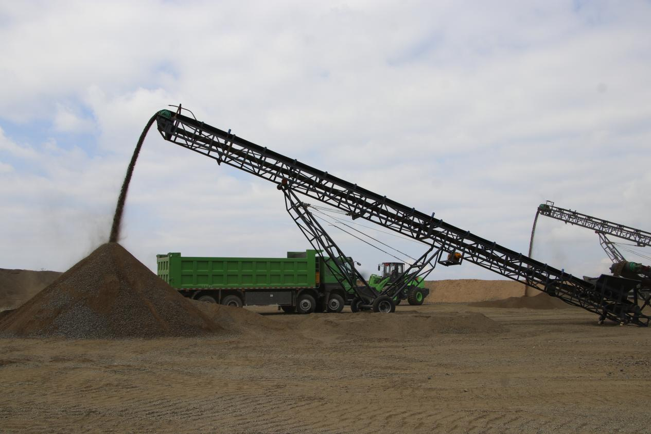 礦業(yè)總公司黑谷田排土場含鐵圍巖回收及擴(kuò)容工程正式投運(yùn)(圖2)