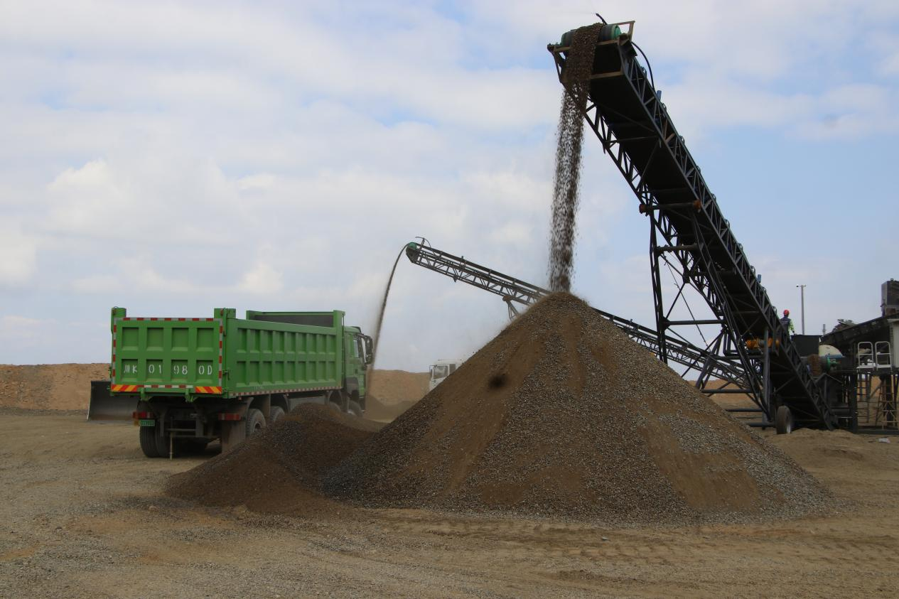 礦業(yè)總公司黑谷田排土場含鐵圍巖回收及擴(kuò)容工程正式投運(yùn)(圖3)