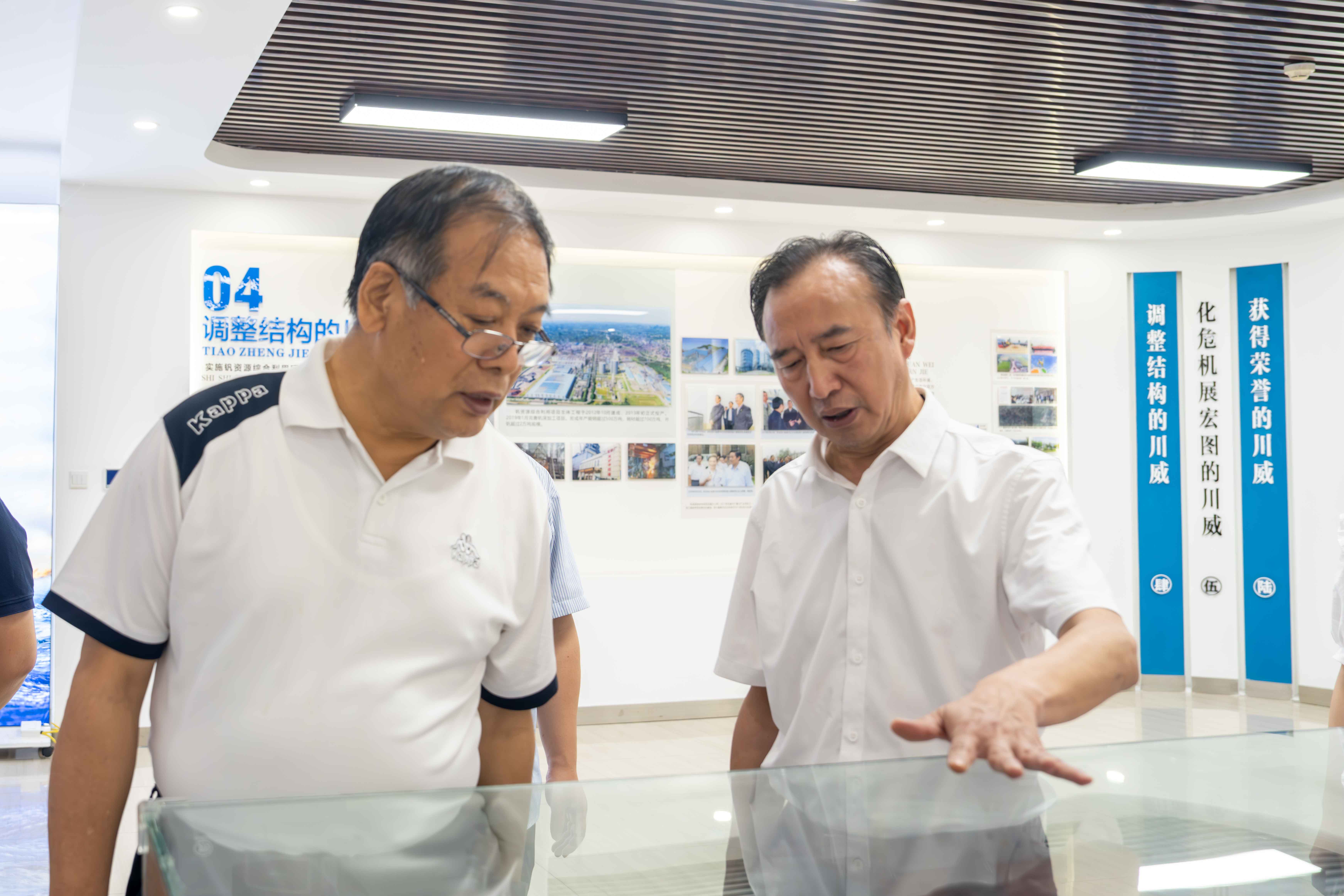 中科院專家團(tuán)隊(duì)蒞臨川威連界基地(圖2)