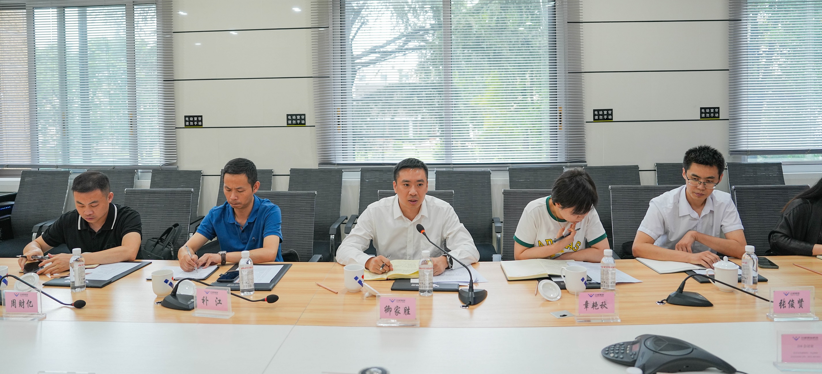 省經(jīng)信廳材料工業(yè)處處長(zhǎng)卿家勝一行調(diào)研川威(圖4)