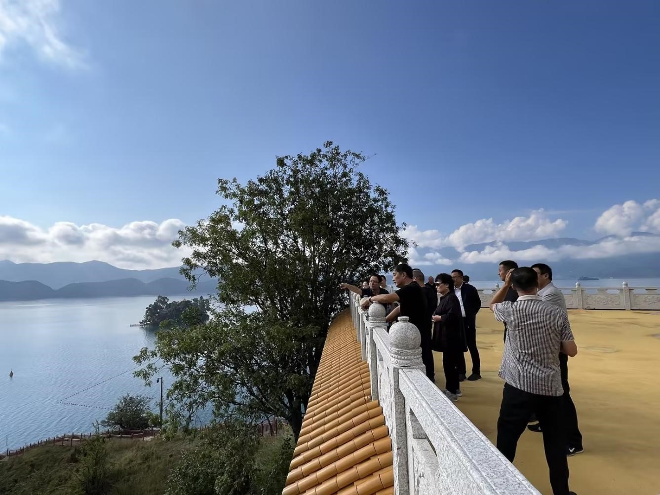 大力支持  彰顯底蘊  奮力發(fā)展—— 鄧顯祥調(diào)研鹽源瀘沽湖達(dá)祖項目(圖2)