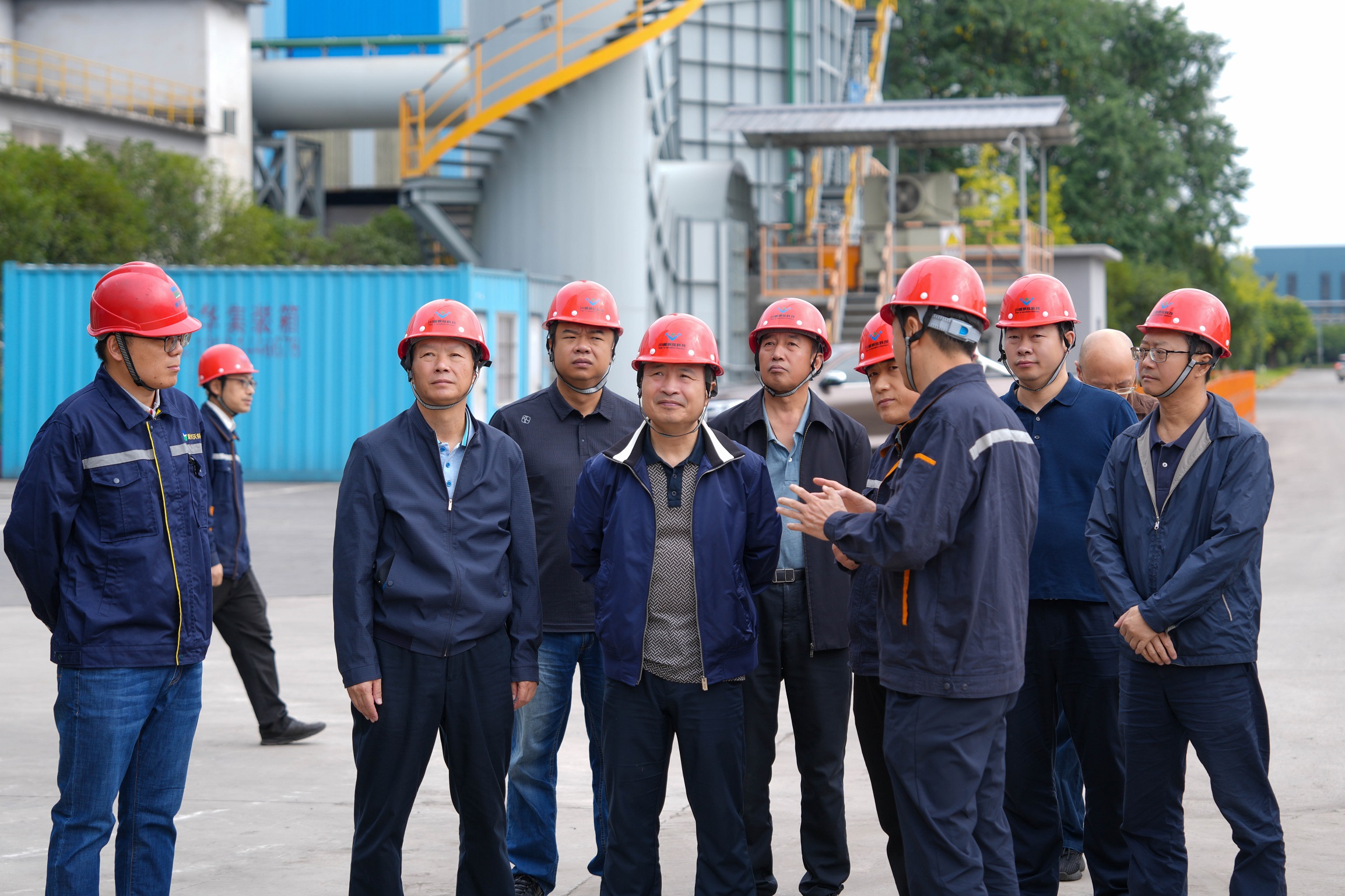 國慶佳節(jié)！王勁董事長一行深入一線調(diào)研慰問(圖4)