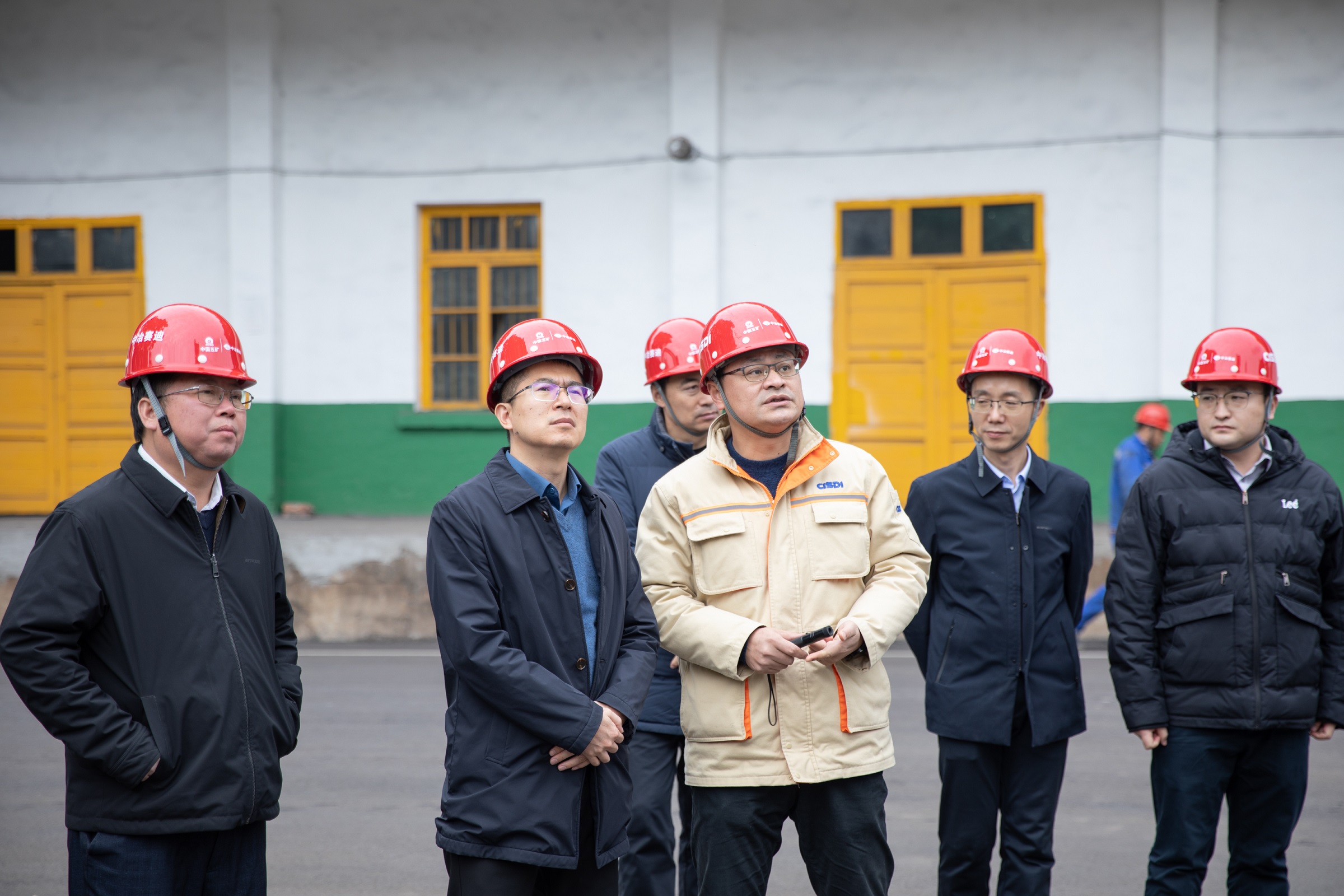 工信部原材料司鋼鐵處副處長(zhǎng)張緒武一行到川威連界基地調(diào)研