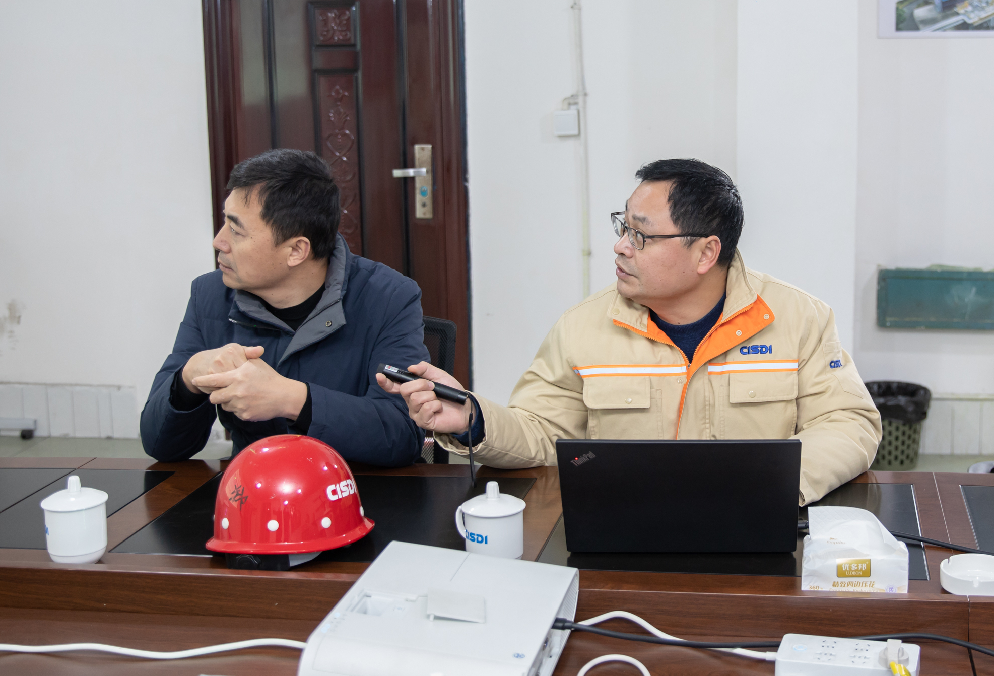 工信部原材料司鋼鐵處副處長(zhǎng)張緒武一行到川威連界基地調(diào)研(圖2)