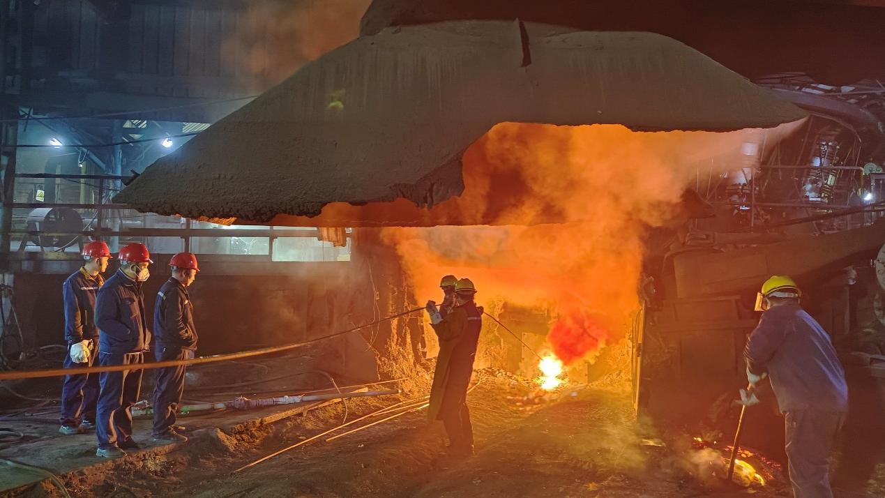 初心如磐踐使命 砥礪奮進(jìn)啟新程——釩鈦科技3#高爐順利點(diǎn)火開(kāi)爐(圖3)
