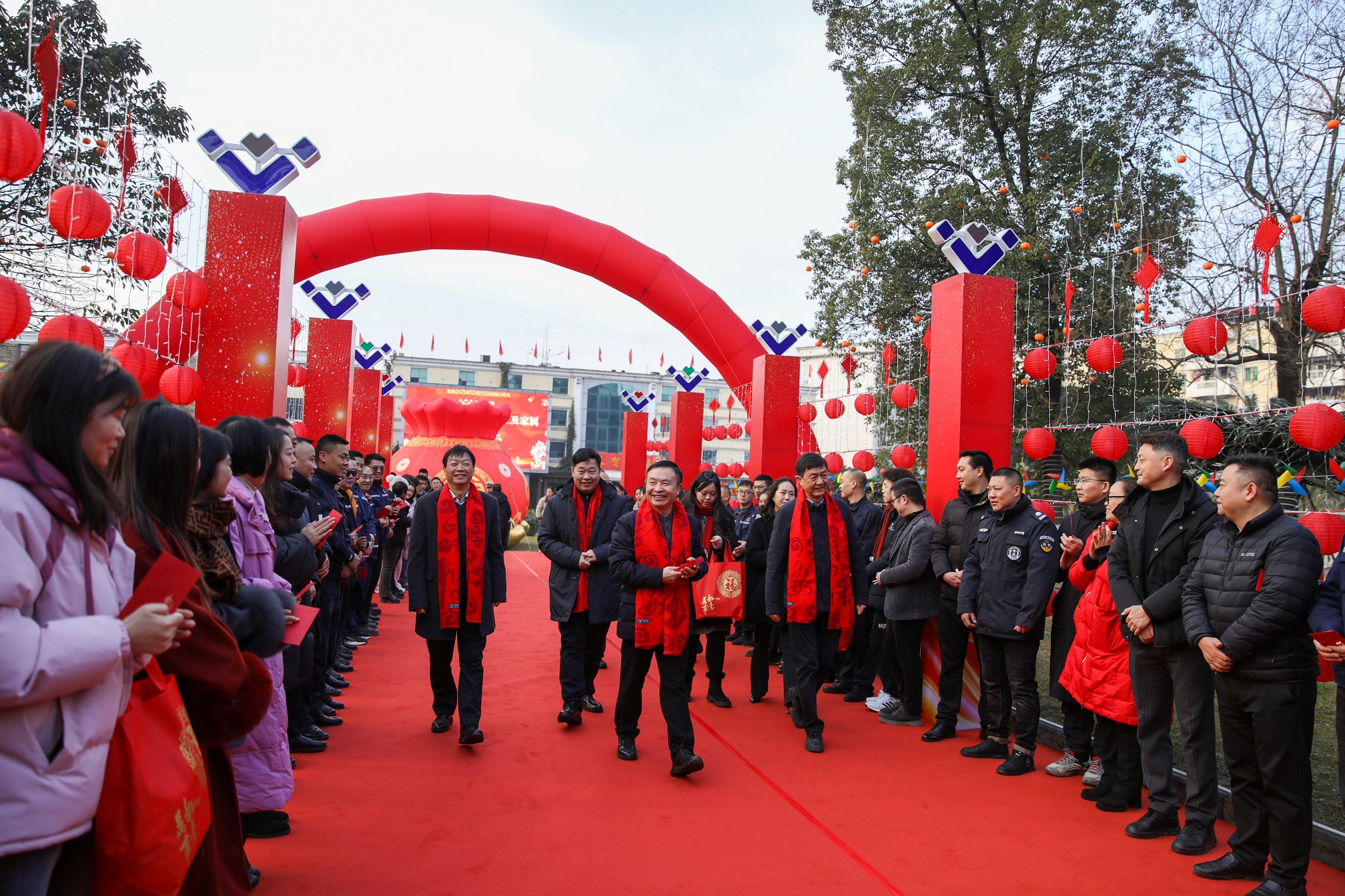 新起點(diǎn) 新征程 新作為 集團(tuán)公司開展2025年新春慰問活動暨迎新春團(tuán)拜會