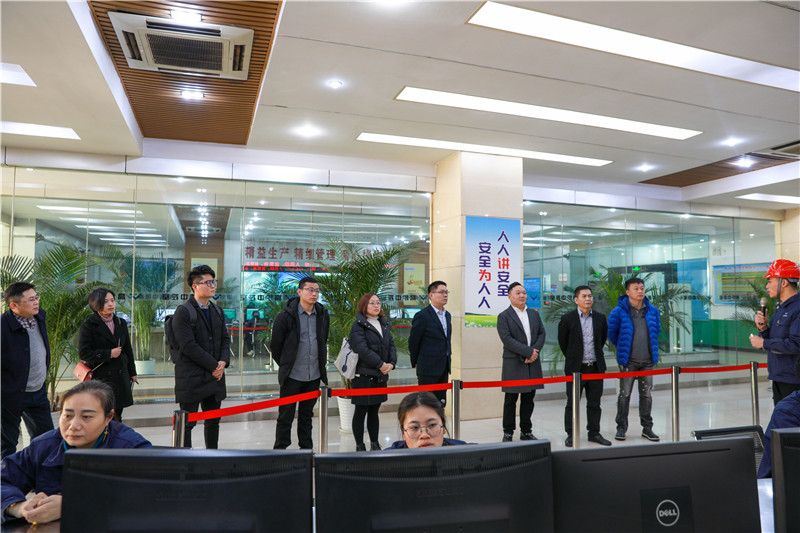四川省產(chǎn)業(yè)投資集團(tuán)到川威釩鈦科技考察交流(圖1)