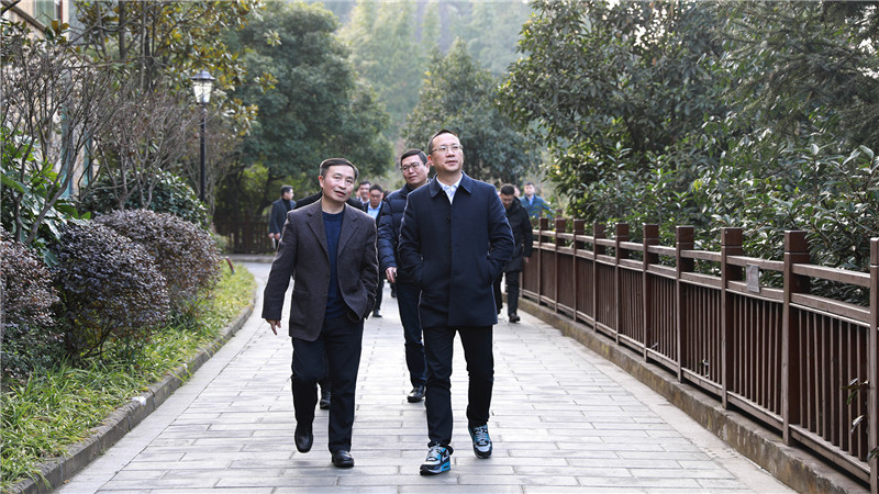 成都興城供應(yīng)鏈集團(tuán)到川威釩鈦科技考察交流(圖2)