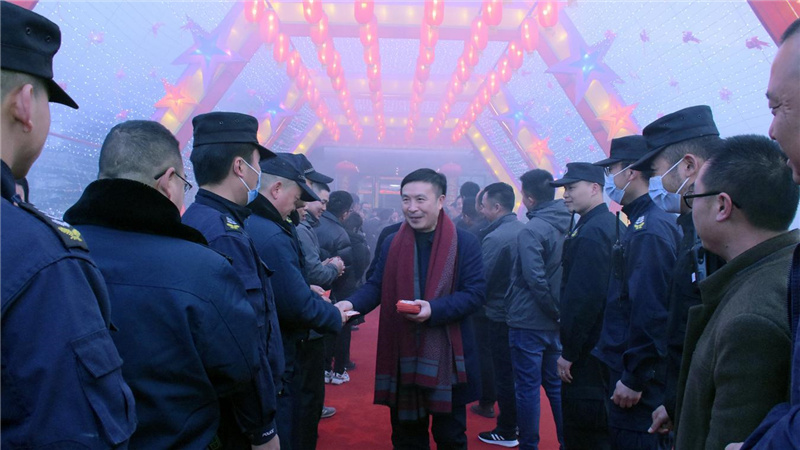 張燈結(jié)彩迎新年 齊心協(xié)力譜新篇丨集團(tuán)領(lǐng)導(dǎo)大年初一開展新春慰問活動(dòng)(圖1)