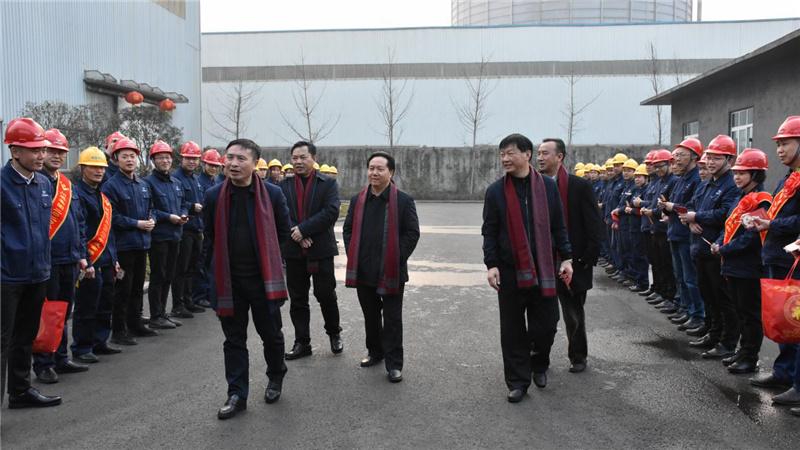 張燈結(jié)彩迎新年 齊心協(xié)力譜新篇丨集團(tuán)領(lǐng)導(dǎo)大年初一開展新春慰問活動(dòng)(圖3)