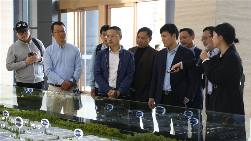 市經(jīng)信局\內(nèi)江師范學(xué)院蒞臨川威調(diào)研(圖2)