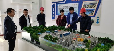 大連博融新材料公司、融科儲(chǔ)能公司蒞臨川威集團(tuán)共同探討釩電池產(chǎn)業(yè)合作