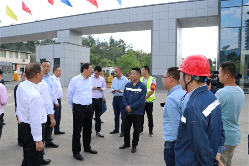 眉山市副市長冉登祥蒞臨川威集團星船城建寶公司調(diào)研(圖1)