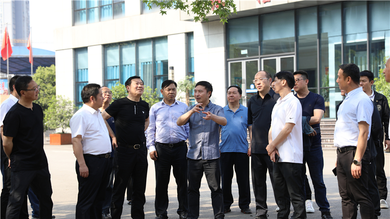 川威集團(tuán)董事長(zhǎng)王勁一行 “五一”勞動(dòng)節(jié)視察連界區(qū)域重點(diǎn)項(xiàng)目(圖1)