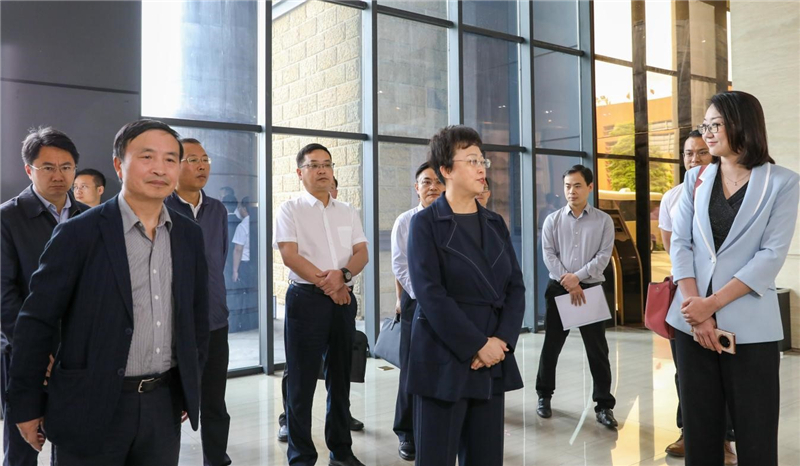市委書記鄭莉蒞臨川威調(diào)研指導(dǎo)轉(zhuǎn)型發(fā)展工作(圖2)