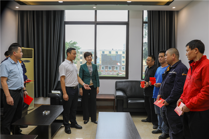 內(nèi)江市總工會到川威開展“工會進(jìn)萬家”調(diào)研走訪慰問(圖2)